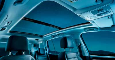 Volkswagen Touran 2015 családi autó XXL méretű napfénytető
