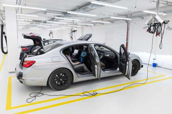 Rendszerbe állt a BMW Group automatizált járművezetésre szakosodott innovációs centruma