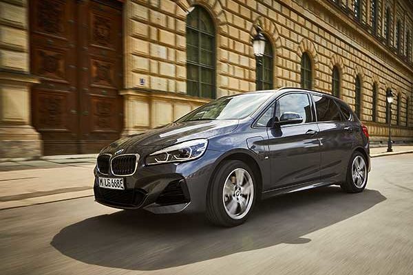Praktikusabb és hatékonyabb, mint valaha: a modern BMW 225xe Active Tourer