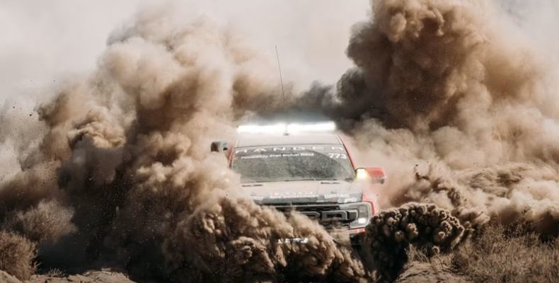 A modern fejlesztésű Ford Ranger Raptor készen áll a Baja 1000 futam extrém kemény kihívásaira